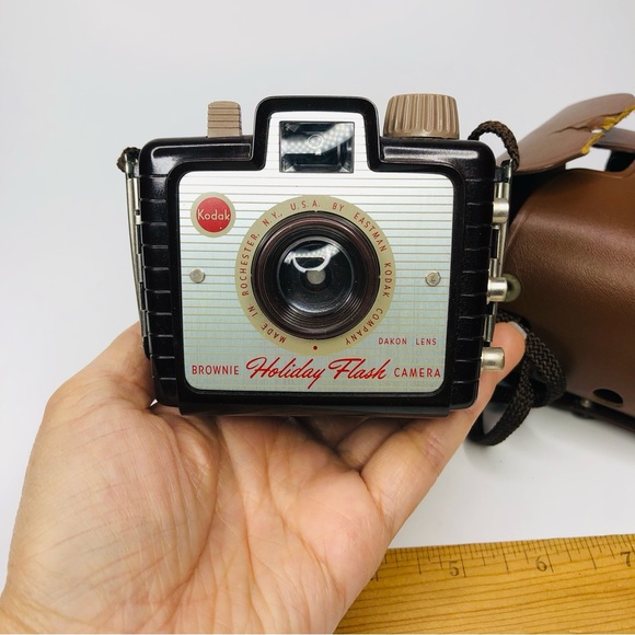 VINTAGE 1950s KODAK BROWNIE HOLIDAY FLASH CAMERA Original Strap DAKON LENS USA - Picture 8 of 10